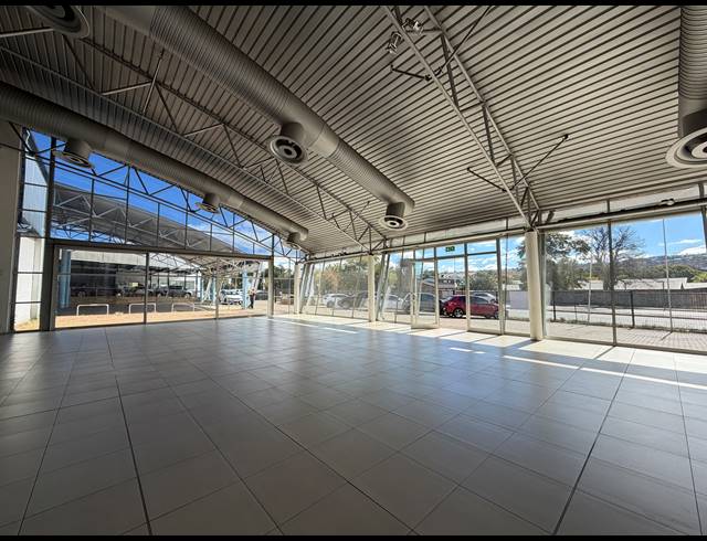 1,840.80M² SHOWROOM TO LET IN BRUMA